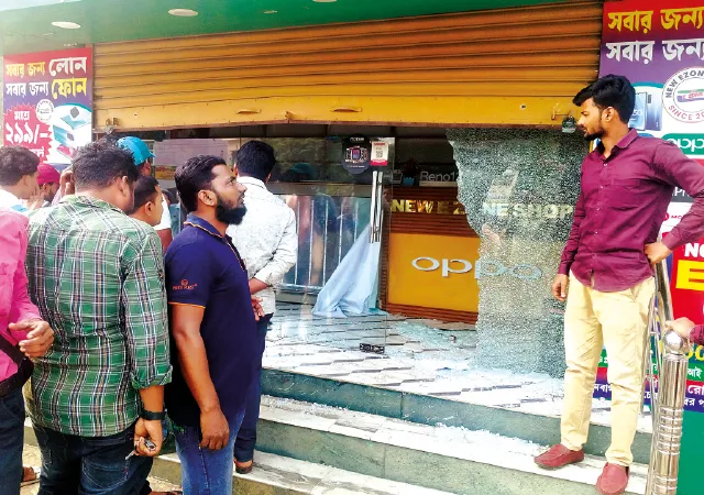আরামবাগে মোবাইল দোকানে ভয়াবহ চুরি