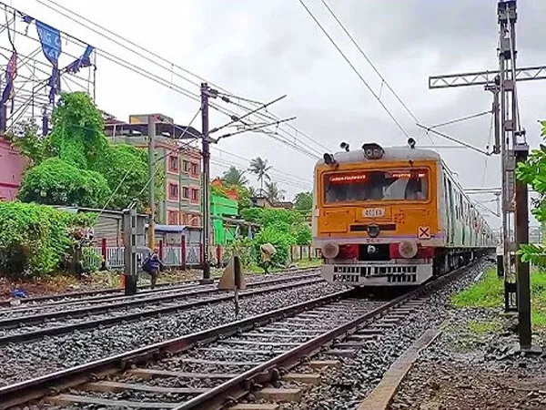 শিয়ালদহ-শান্তিপুর শাখায় রাসযাত্রা উপলক্ষ্যে স্পেশাল ট্রেন, বাড়তি স্টপ