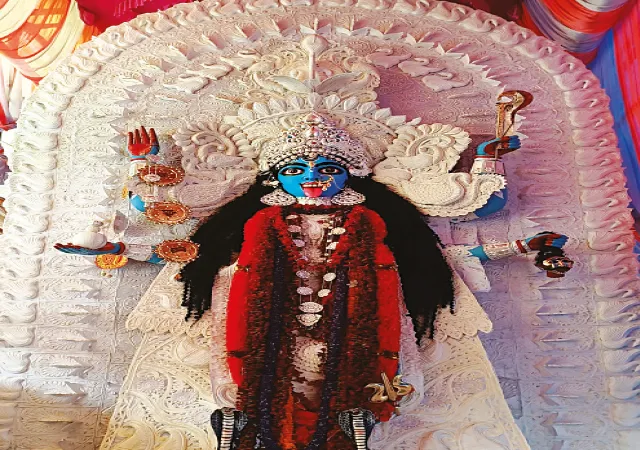 রাসপূর্ণিমায় সরষে ইলিশ ভোগ দেওয়া হয় মুক্তকেশী মাতাকে