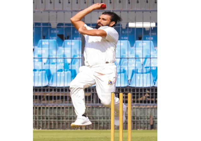 সামির চার উইকেটে দাপট বাংলার