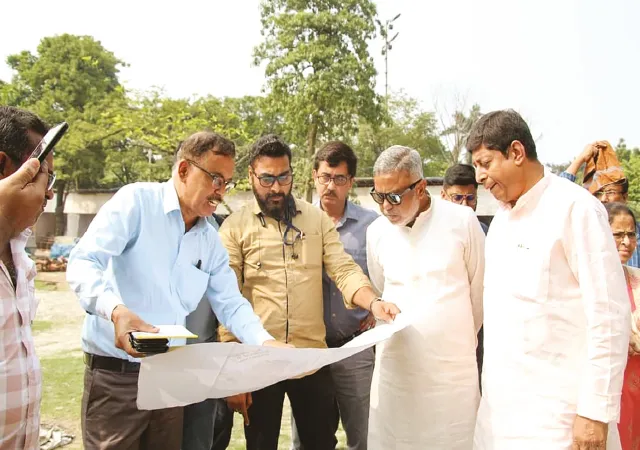 গড়ে উঠবে পার্ক সার্কাস বাজারের নতুন ভবন, বিকল্প জায়গা দেখতে ময়দানে পুর প্রতিনিধিরা