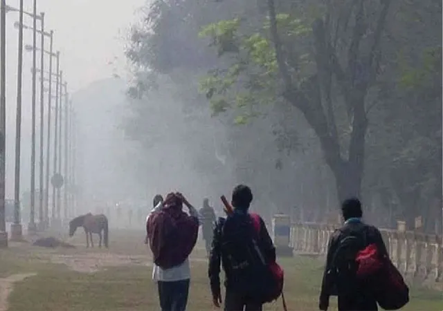উত্তুরে হাওয়ার দাপটে শহরে শীতের আমেজ, কমল তাপমাত্রা