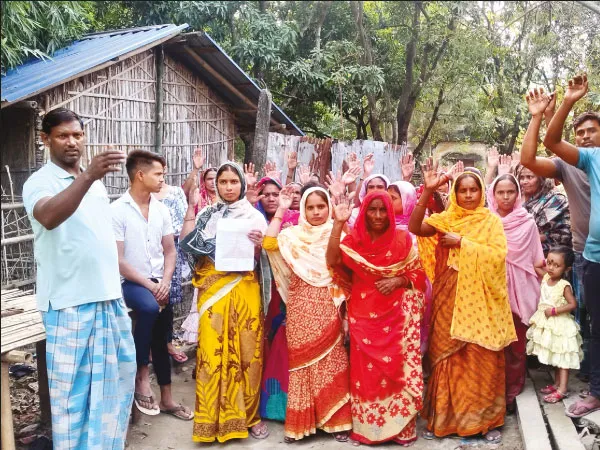 প্রাক্তন পঞ্চায়েত সদস্যের ১২ জন আত্মীয়ের নাম আবাসের তালিকায়