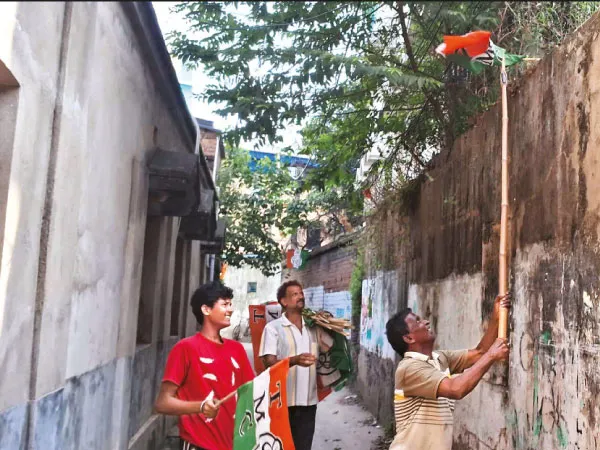 মেদিনীপুর সদর ব্লক থেকে ১০ হাজার ভোটে লিডের আশা ঘাসফুল শিবিরের