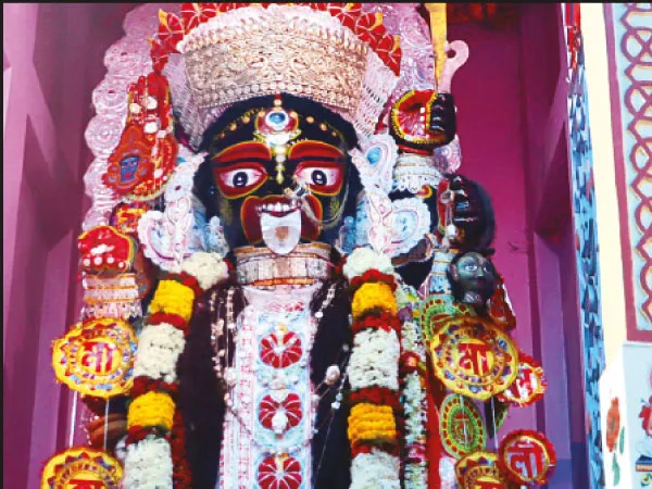 দাঁইহাটের রাস উৎসবের মূল আকর্ষণ বড় মা কালীর পুজো