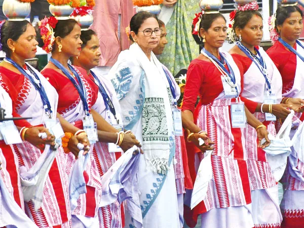 বঞ্চিত প্রত্যেকেই ট্যাবের টাকা পাবে: মমতা,&nbsp; কলকাঠি নাড়ছে ভিন রাজ্যের জালিয়াতরা, তদন্তে স্পেশাল টিম