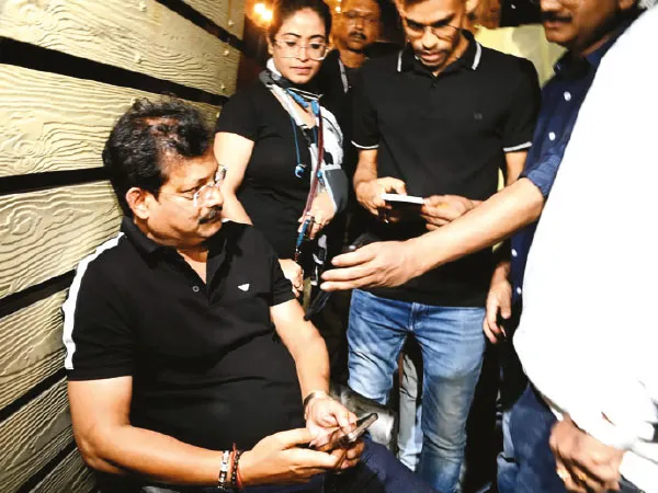 শহরের বুকে সন্ত্রাস, ভরসন্ধ্যায় খুনের চেষ্টা বরো চেয়ারম্যানকে