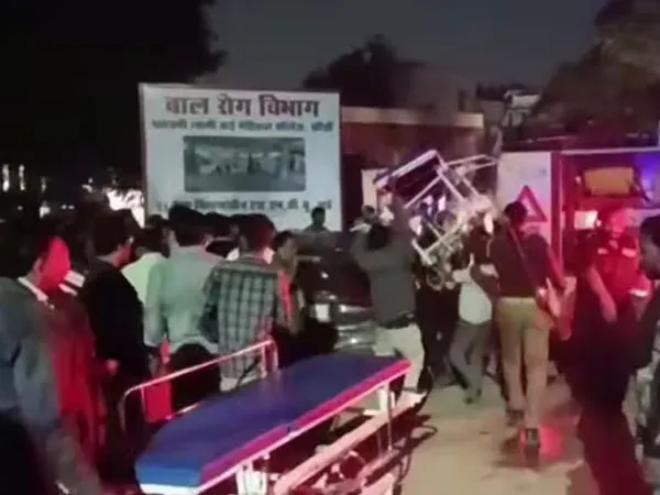 ঝাঁসির হাসপাতালে অগ্নিদগ্ধ হয়ে ১০ নবজাতকের মৃত্যু