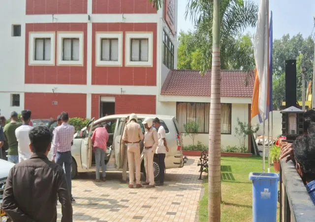 বিষ্ণুপুরে হোটেলের পার্কিংয়ে থাকা গাড়ির ভিতর চালকের দেহ উদ্ধার