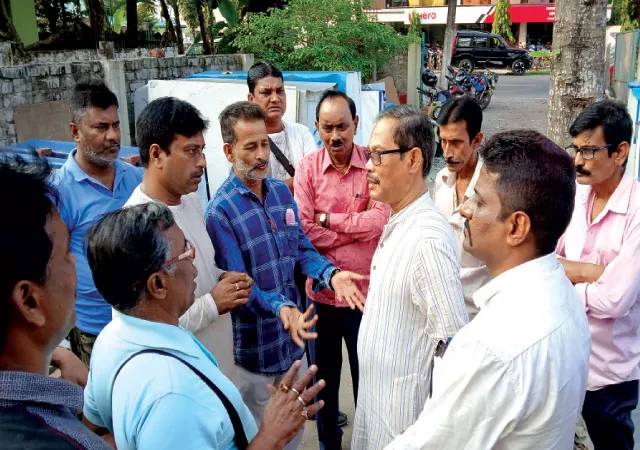 রেলের কাজে বাধা নয়, ব্যবসায়ীদের বার্তা সাংসদের