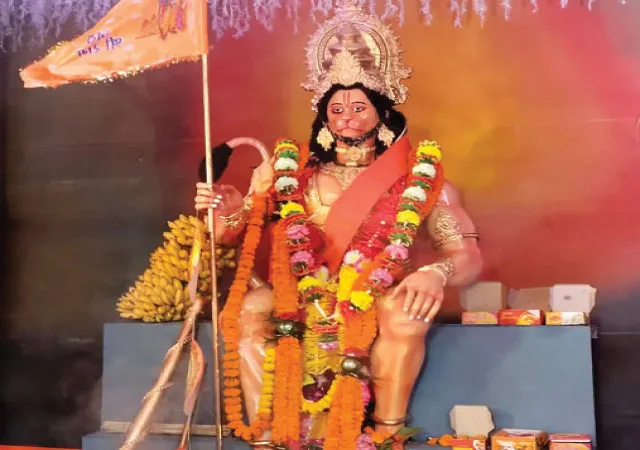 সংক্রান্তিতে বজরংবলীর পুজোই যেন হালদারপাড়ায় &lsquo;শারদোৎসব&rsquo;