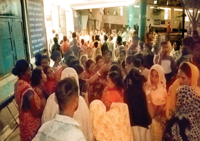 কান্দি হাসপাতালে বিনা চিকিৎসায় শিশুমৃত্যুর অভিযোগ, বিক্ষোভ