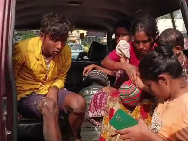 মুখের মধ্যে সোনার দুল, দৌড়ে&nbsp; পালাতে গিয়ে ধরা পড়ল মহিলা