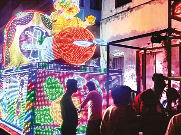 কার্তিক লড়াই ঘিরে জমজমাট কাটোয়া