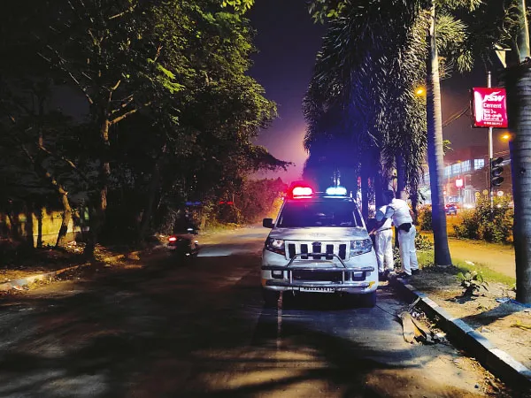 বাইপাসের সার্ভিস রোডে সরকারি গাড়িতে ধাক্কা বাইকের, জখম যুবক