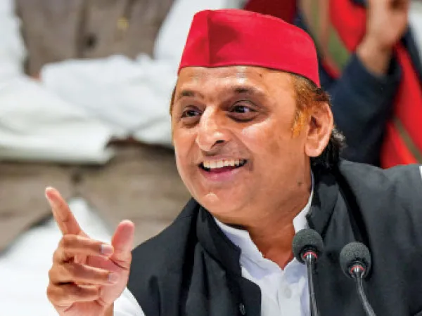 &lsquo;বাবাসাহেব বনাম বাবা&rsquo;র লড়াই উপ নির্বাচনে: অখিলেশ