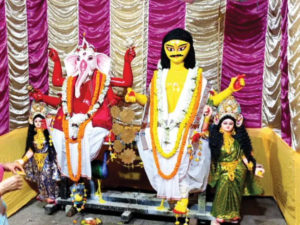 বিরল ছবি! একসঙ্গে পুজো পায় কার্তিক-গণেশ দুই ভাই