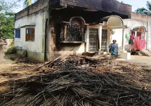 একাই ৫ বাড়িতে আগুন ধরায়, ষড়যন্ত্রের নালিশ