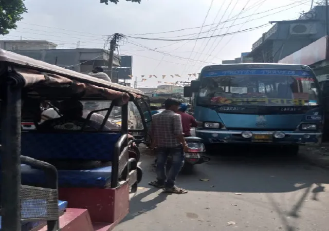 তপনের চৌরঙ্গীতে যানজট, বাসস্ট্যান্ড চালুর ভাবনা