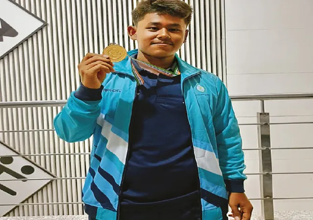 গুজরাতে জাতীয় স্কুল তিরন্দাজি প্রতিযোগিতায় স্বর্ণপদক ঝাড়গ্রামের ছাত্রের, শুভেচ্ছা মুখ্যমন্ত্রীর