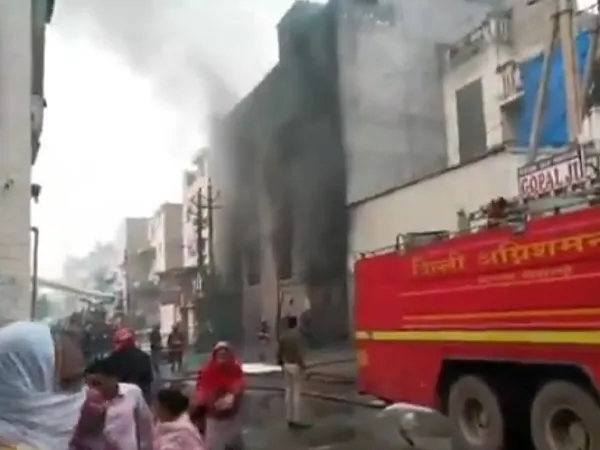 দিল্লির বাওয়ানায় কারখানায় অগ্নিকাণ্ড, হতাহতের খবর নেই