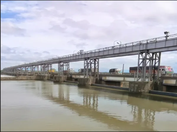 সংস্কারের জন্য ছেড়ে দেওয়া হল তিলপাড়া ব&zwnj;্যারে঩জের সব জল, চিন্তায় জেলার চাষিরা