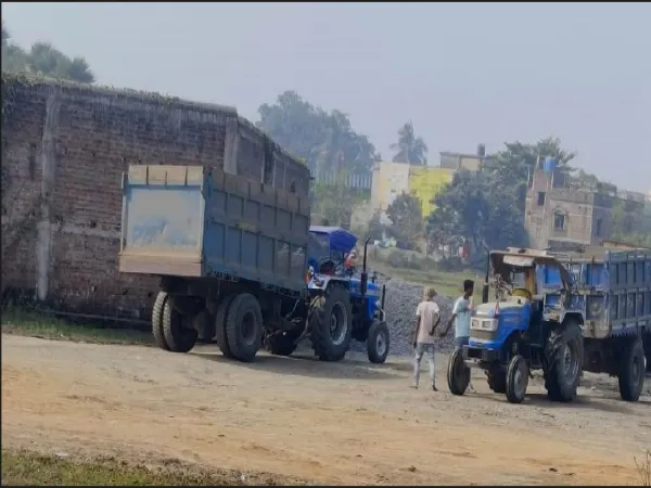 নলহাটিতে রাজস্ব ফাঁকি দিয়ে রমরমিয়ে চলছে পাথর পাচার
