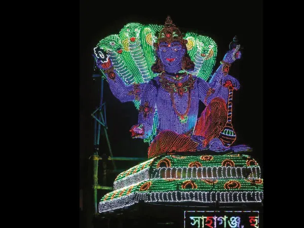 কার্তিক পুজোর শোভাযাত্রায় জনস্রোত, উৎসব মরশুমের শেষ রাতে বিস্ময়নগরী বাঁশবেড়িয়া