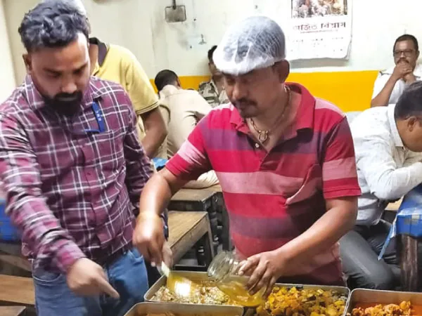 রাইটার্সে চলছে লাইসেন্সহীন ৭টি ক্যান্টিন, অস্বাস্থ্যকর পরিবেশে রান্না, অভিযানে গিয়ে দেখল পুরসভা