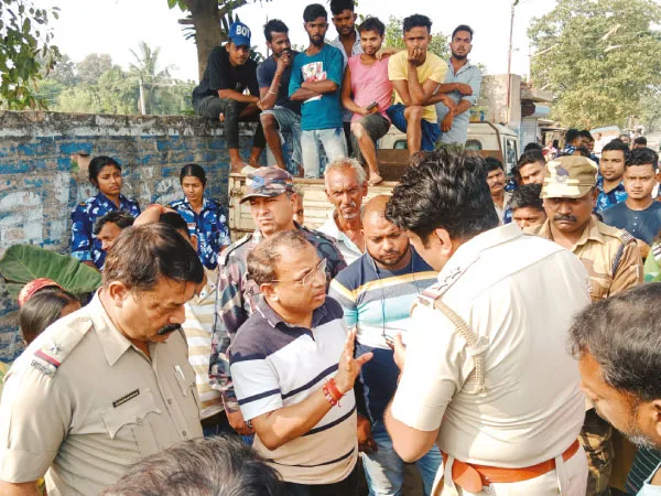 কল্যাণীতে ডাম্পিং গ্রাউন্ডের জন্য চিহ্নিত জমিতে পাঁচিল তৈরিতে বাধা বিধায়কের