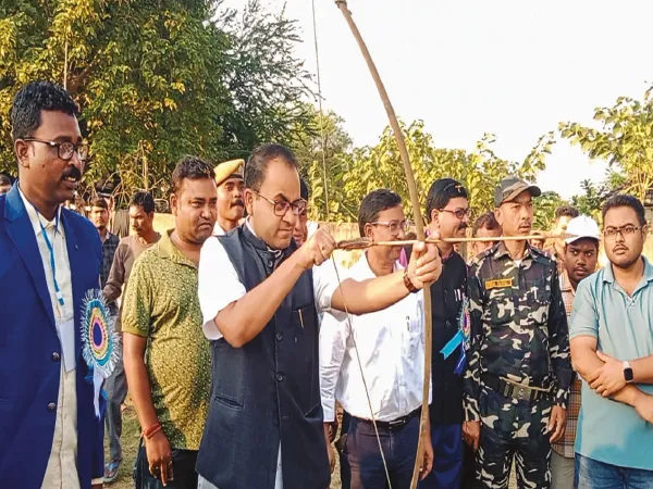 জয় জোহার মেলায় তিরন্দাজি প্রতিযোগিতার সূচনা জেলাশাসকের&nbsp;