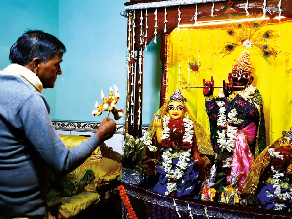 সিউড়িতে কালাচাঁদ মন্দিরে পঞ্চম রাসে মেলা, উন্মাদনা