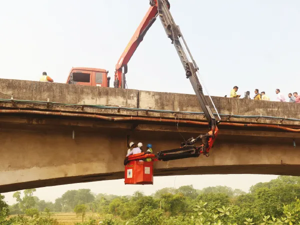 আরামবাগে রামকৃষ্ণ সেতুর স্বাস্থ্য পরীক্ষা, যান নিয়ন্ত্রণ