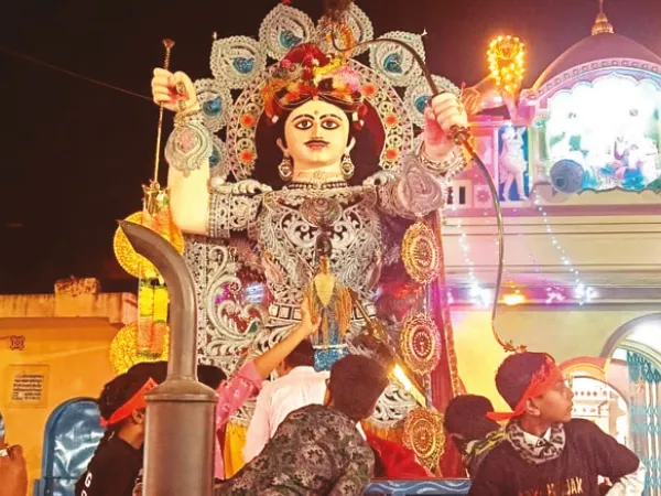 সোনামুখীতে হরেক নামের কার্তিকের বিসর্জনের শোভাযাত্রা ঘিরে উন্মাদনা