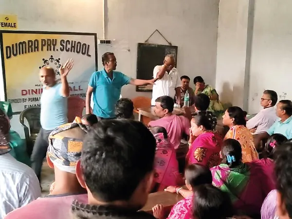 প্রধান শিক্ষিকার বিরুদ্ধে মিড ডে মিলের অর্থ নয়ছয়ের অভিযোগ নিয়ে মিটিংয়ে তুলকালাম