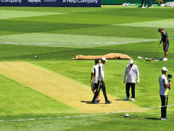 পারথে বৃষ্টি, পিচ প্রস্তুতিতে বাধা