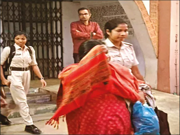 মহিলাদের প্রচুর টাকা হাতিয়ে ধৃত মক্ষিরানি