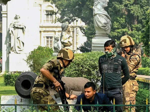 ভিক্টোরিয়ায় জঙ্গিদের হাতে &lsquo;বন্দি&rsquo; ভিভিআইপি, উদ্ধারে নামল সেনা!