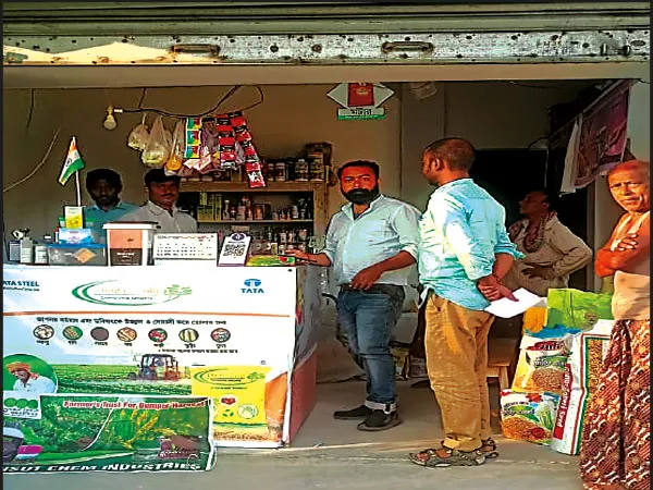 ক্রেতা সেজে সারের দোকানে অভিযান কৃষি আধিকারিকদের, দু&rsquo;জনকে শোকজ