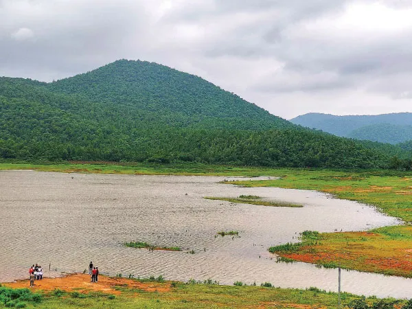 ঘরের কাছেই ঘাটশিলা