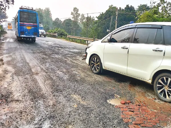 ৫১২ নম্বর জাতীয় সড়কের বেহাল দশায় বাড়ছে ক্ষোভ