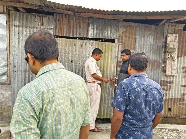 অনুমতি ছাড়াই চলছিল পানীয় জলের প্লান্ট, বন্ধ করল প্রশাসন