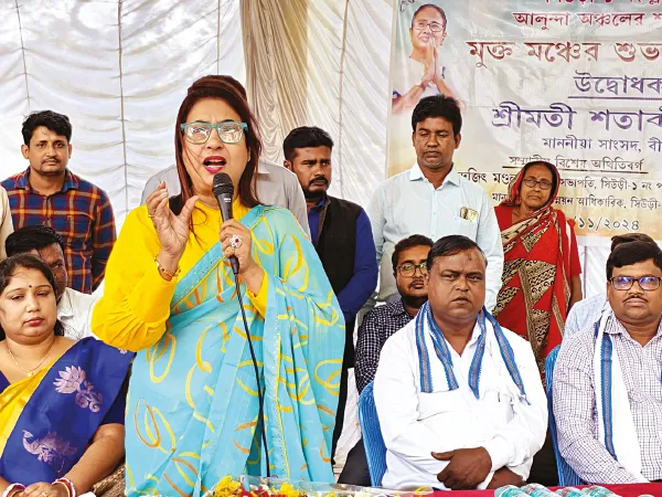 বিশ্বভারতীতে পড়াশোনার চেয়ে রাজনীতি বেশি: শতাব্দী