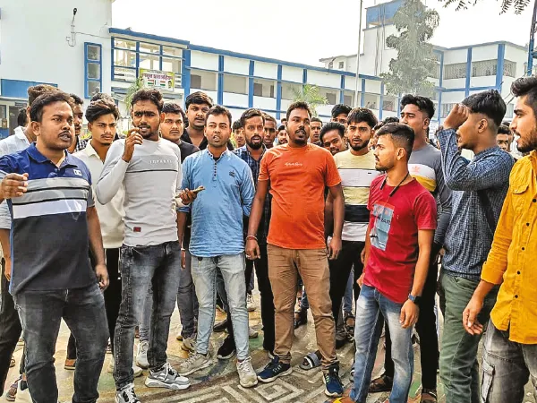 অধ্যক্ষের অপসারণ চেয়ে তেহট্ট কলেজে বিক্ষোভ টিএমসিপির,&nbsp;পাল্টা আন্দোলন নাগরিক সমাজের ব্যানারে&nbsp;