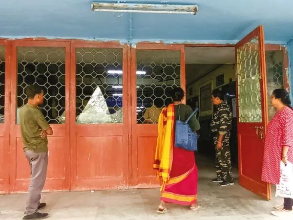 বিদ্যাসাগর হাসপাতালে রোগী মৃত্যু,&nbsp;ঘিরে ব্যাপক ভাঙচুর, নার্সদের মার