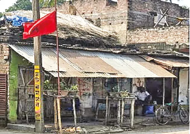 কিশোরকে গাছে বেঁধে মার, ব্লেড দিয়ে আঘাত, ধৃত ধুবুলিয়ার বড় &lsquo;কমরেড&rsquo;