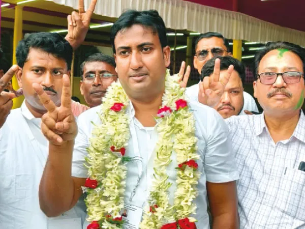 বাবার দু&rsquo;বারের রেকর্ড ভেঙে জিতলেন তৃণমূলের রবিউল