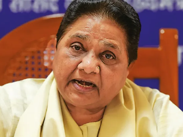 ইভিএম কারচুপি: উপ নির্বাচন বয়কটের ঘোষণা মায়াবতীর