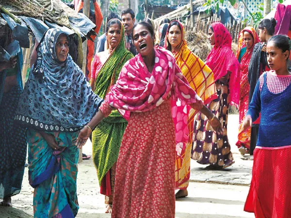 ভীমপুরের ঘটনার কারণ নিয়ে ধোঁয়াশা,&nbsp;নাবালিকাকে নৃশংস খুন, খালপাড়ে পুঁতে দিল প্রেমিক