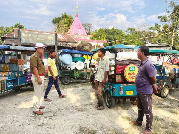 জাতীয় সড়ক দিয়ে অবাধে চলাচল, ময়নাগুড়িতে আটক ২৭টি টোটো